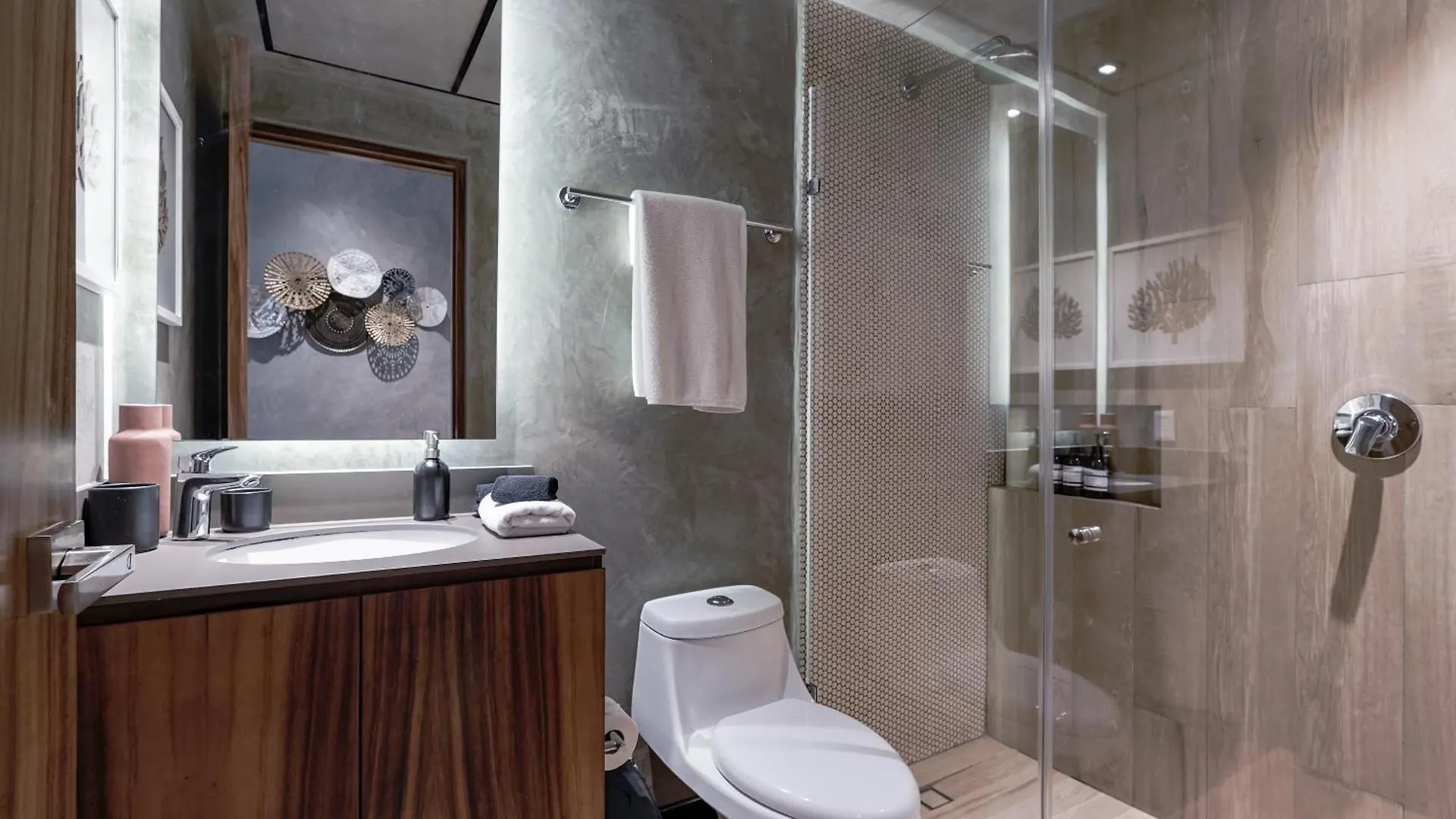 Contemporary Condo Central & Well-Located Tulum Apartment