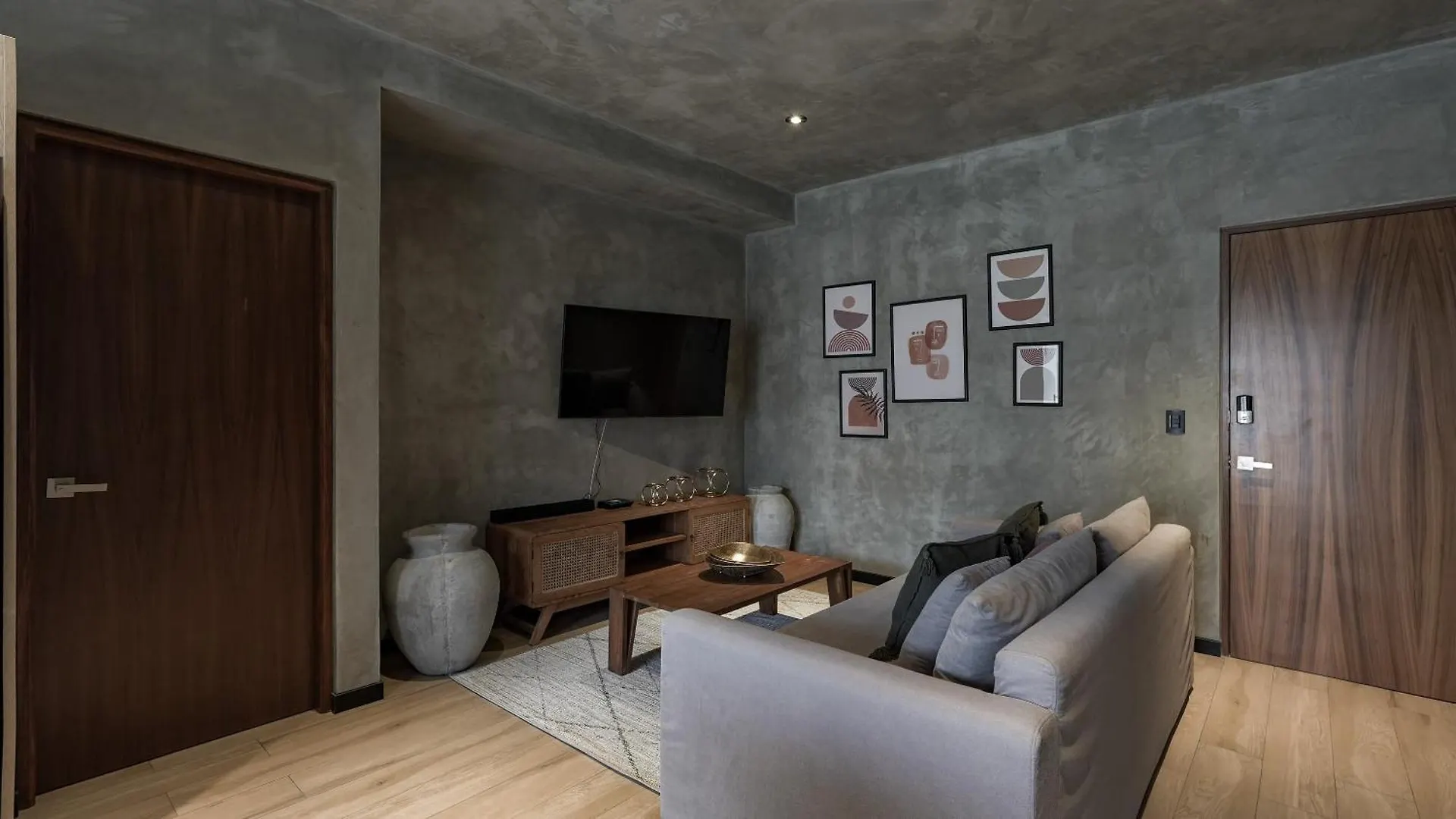 Contemporary Condo Central & Well-Located Tulum