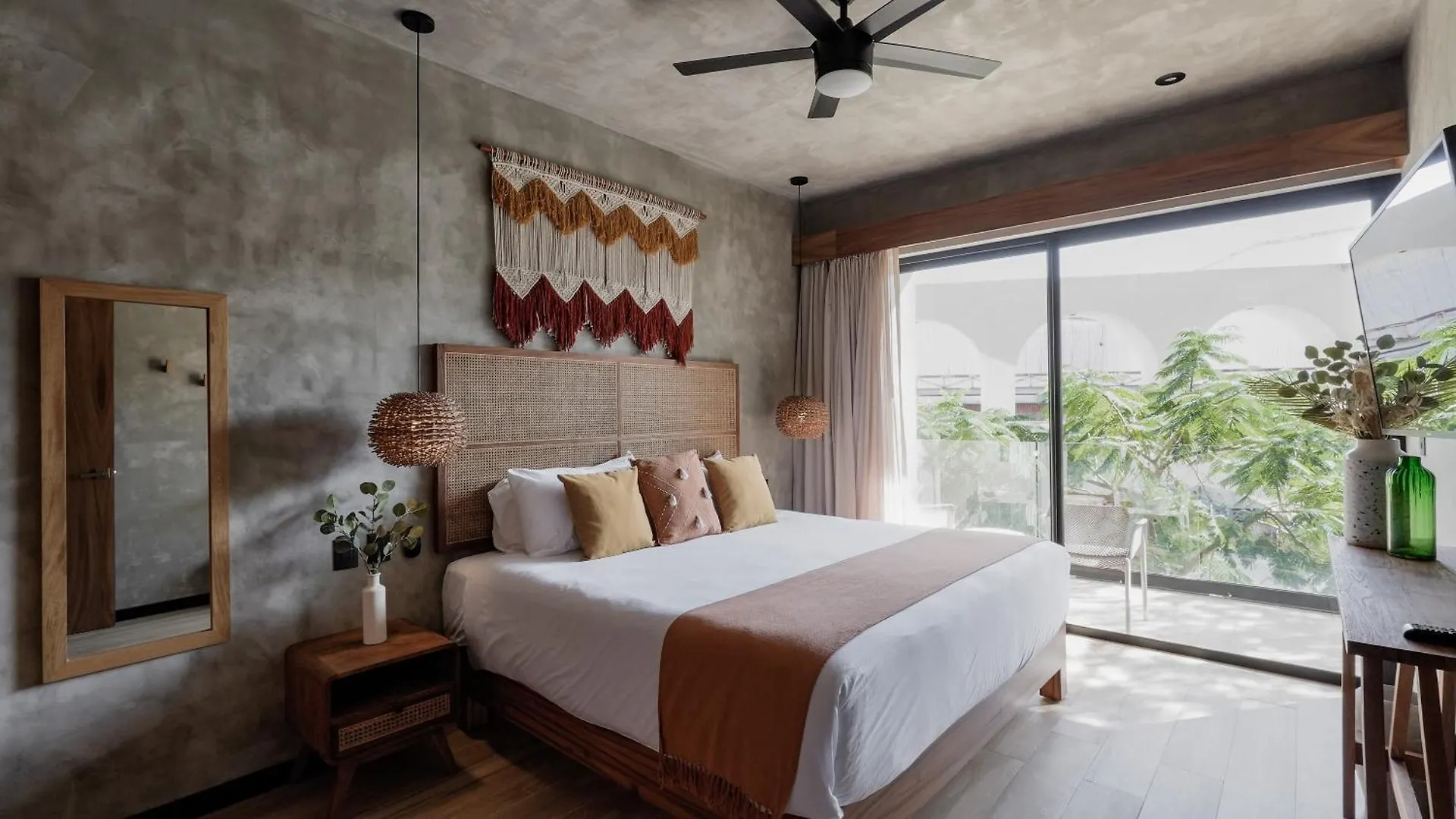 Contemporary Condo Central & Well-Located Tulum