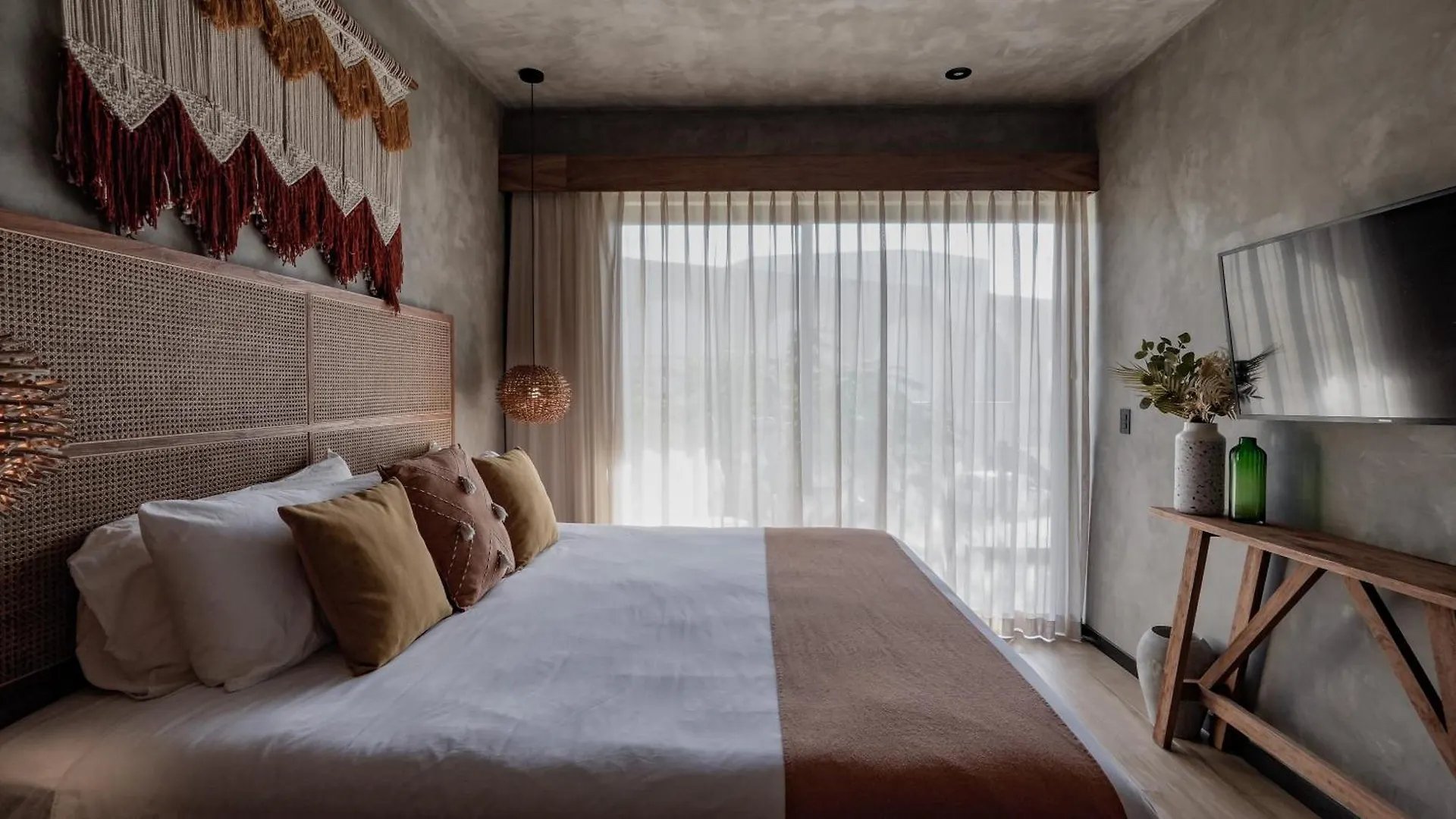 Contemporary Condo Central & Well-Located Tulum